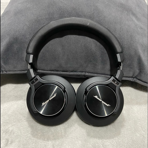 Wireless head phones - Picture 1 of 3